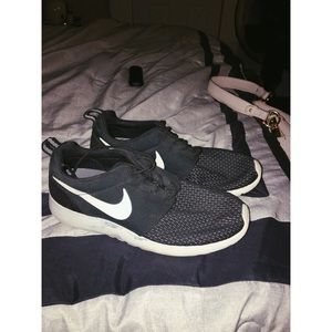 Nike Roshe Run Sneakers